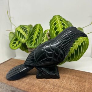 Krage Obsidian Smukt udskåret figur