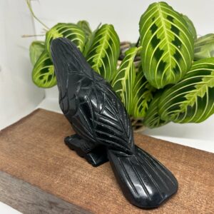 Krage Obsidian Smukt udskåret figur