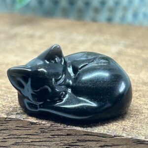 Kat Liggende Sølv Obsidian