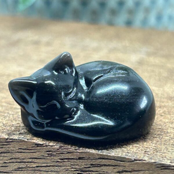 Kat Liggende Sølv Obsidian