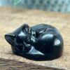 Kat Liggende Sølv Obsidian