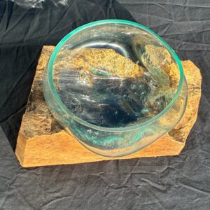 Glasskål støbt på Trærod