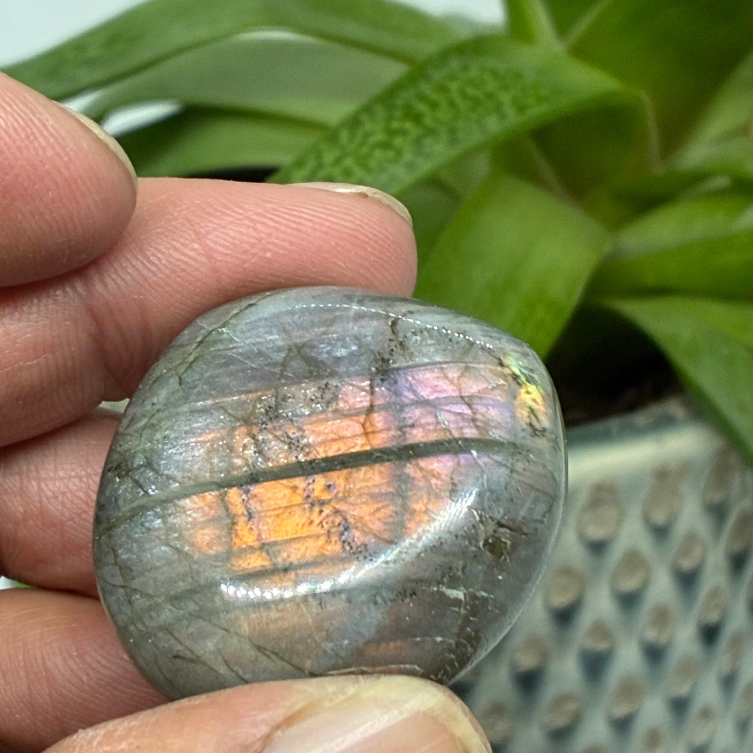 Labradorit Pink/Lilla Flash Mini Palmstone