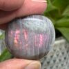 Labradorit Pink/Lilla Flash Mini Palmstone