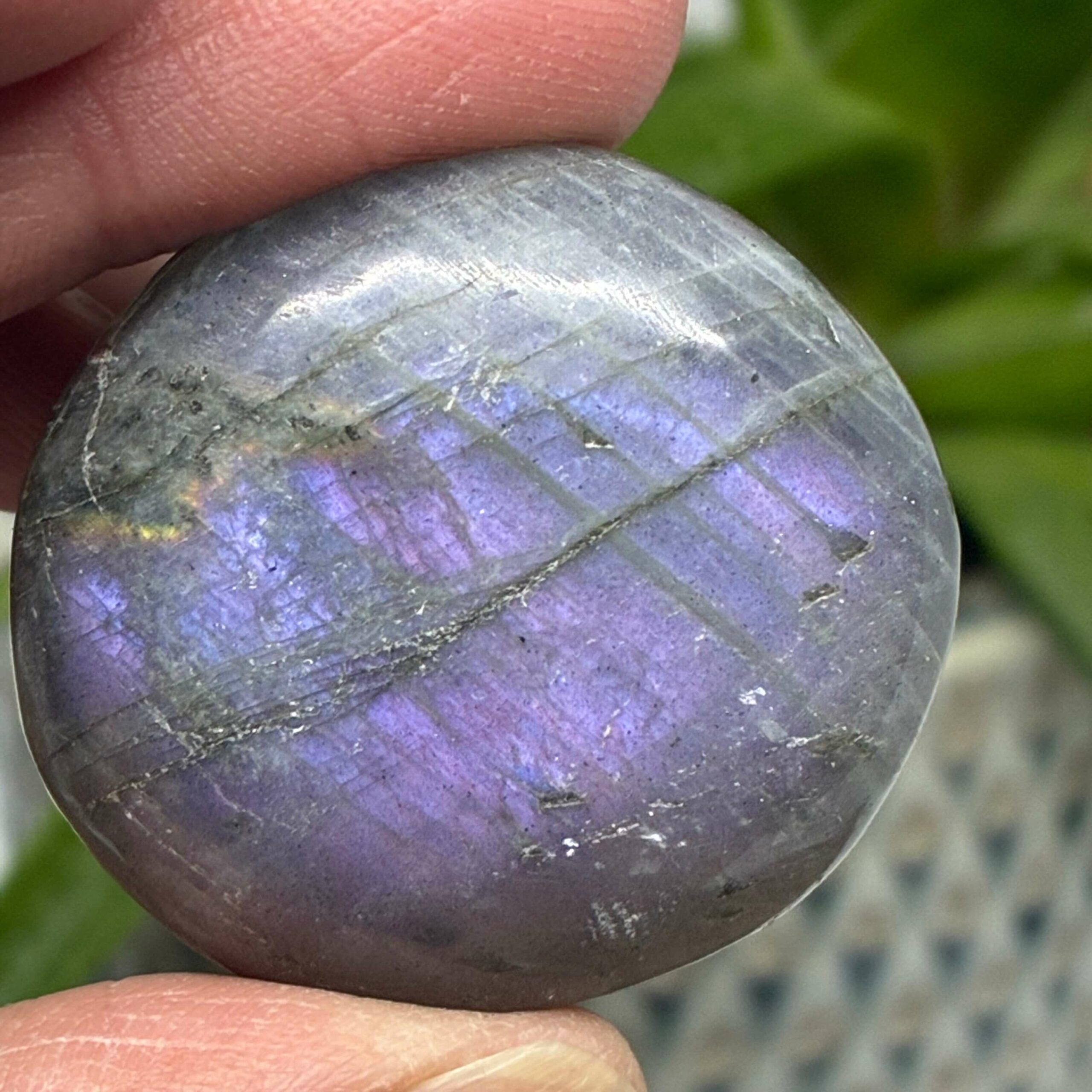 Labradorit Pink/Lilla Flash Mini Palmstone