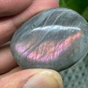 Labradorit Pink/Lilla Flash Mini Palmstone