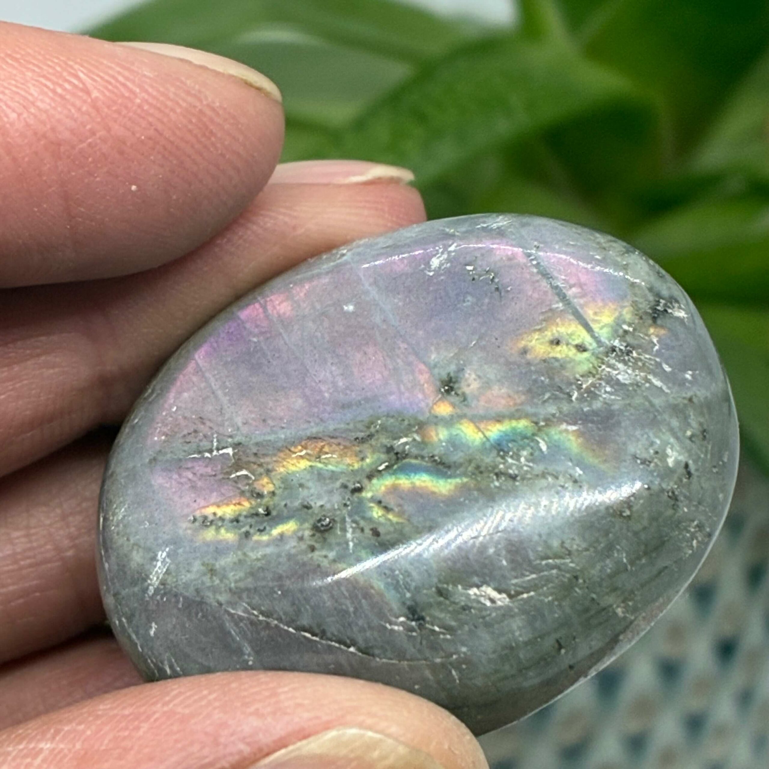 Labradorit Pink/Lilla Flash Mini Palmstone