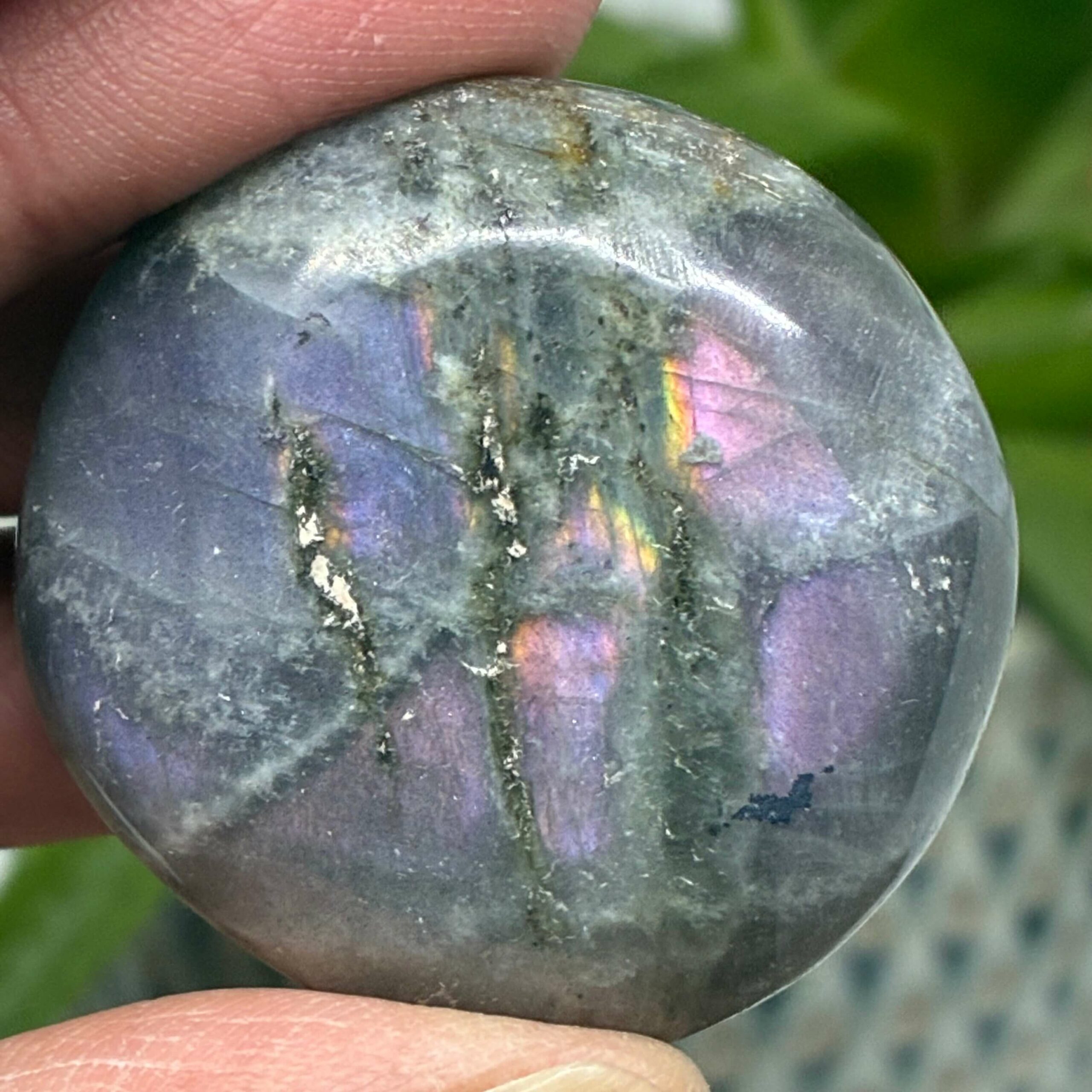 Labradorit Pink/Lilla Flash Mini Palmstone