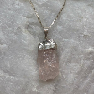 Mini Vedhæng Rå Rosenkvarts (Sølv)