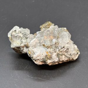 Calsit Chalcopyrit og kvarts Råstykke