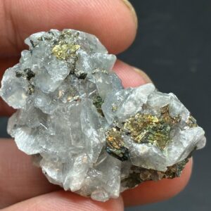 Calsit Chalcopyrit og kvarts Råstykke