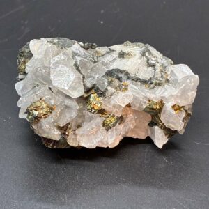 Calsit Chalcopyrit og kvarts Råstykke