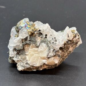 Calsit Chalcopyrit og kvarts Råstykke