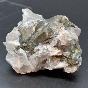 Calsit Chalcopyrit og kvarts Råstykke