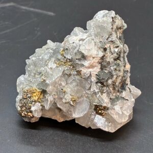 Calsit Chalcopyrit og kvarts Råstykke