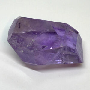 Ametyst AA Kantet Freeform