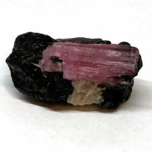 Pink Turmalin på Sort Turmalin