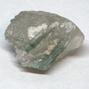 Blå/Grøn Turmalin på Kvarts