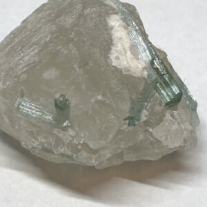 Blå/Grøn Turmalin på Kvarts