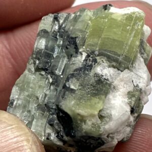 Grøn Turmalin på Sort Turmalin