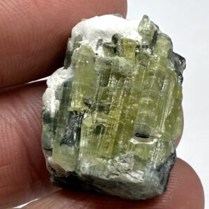 Grøn Turmalin på Sort Turmalin