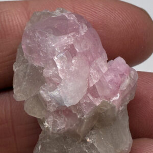 Pink Turmalin på Kvarts