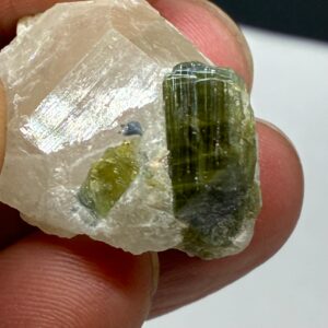 Grøn Turmalin på Kvarts