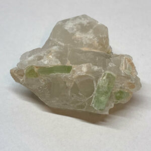 Grøn Turmalin på Kvarts