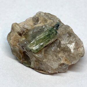 Grøn Turmalin på Kvarts/Mica