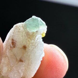 Blå/Grøn/Pink Turmalin på Kvarts/Mica