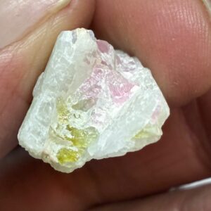 Blå/Grøn/Pink Turmalin på Kvarts/Mica