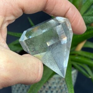 Bjergkrystal i Diamantform.