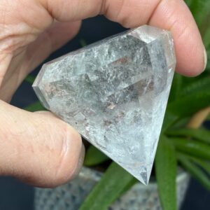 Bjergkrystal i Diamantform.