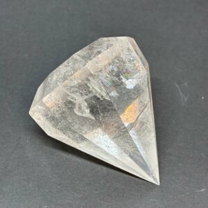 Bjergkrystal i Diamantform.