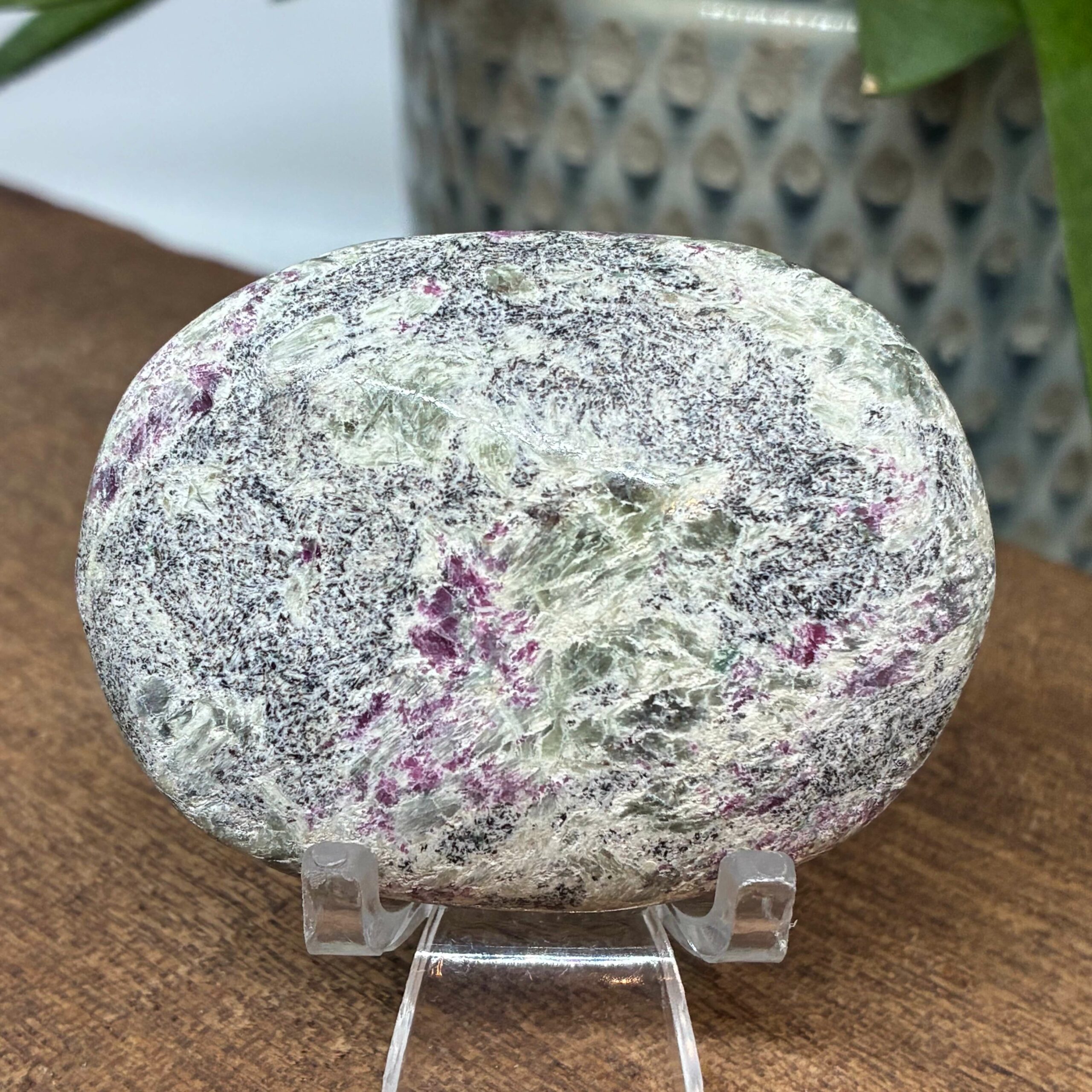 Rubin og Grøn Turmalin i Matrix Palmstone