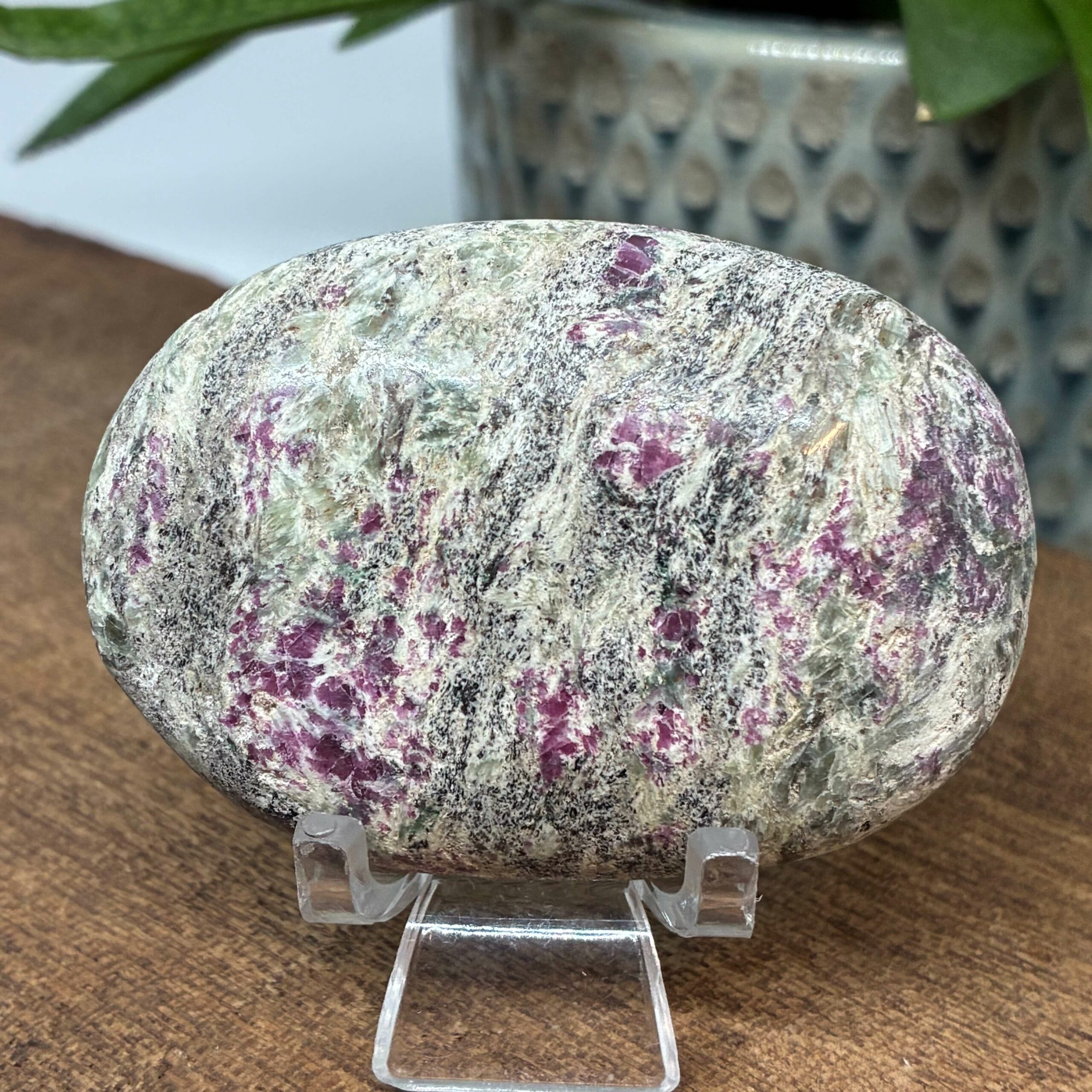 Rubin og Grøn Turmalin i Matrix Palmstone