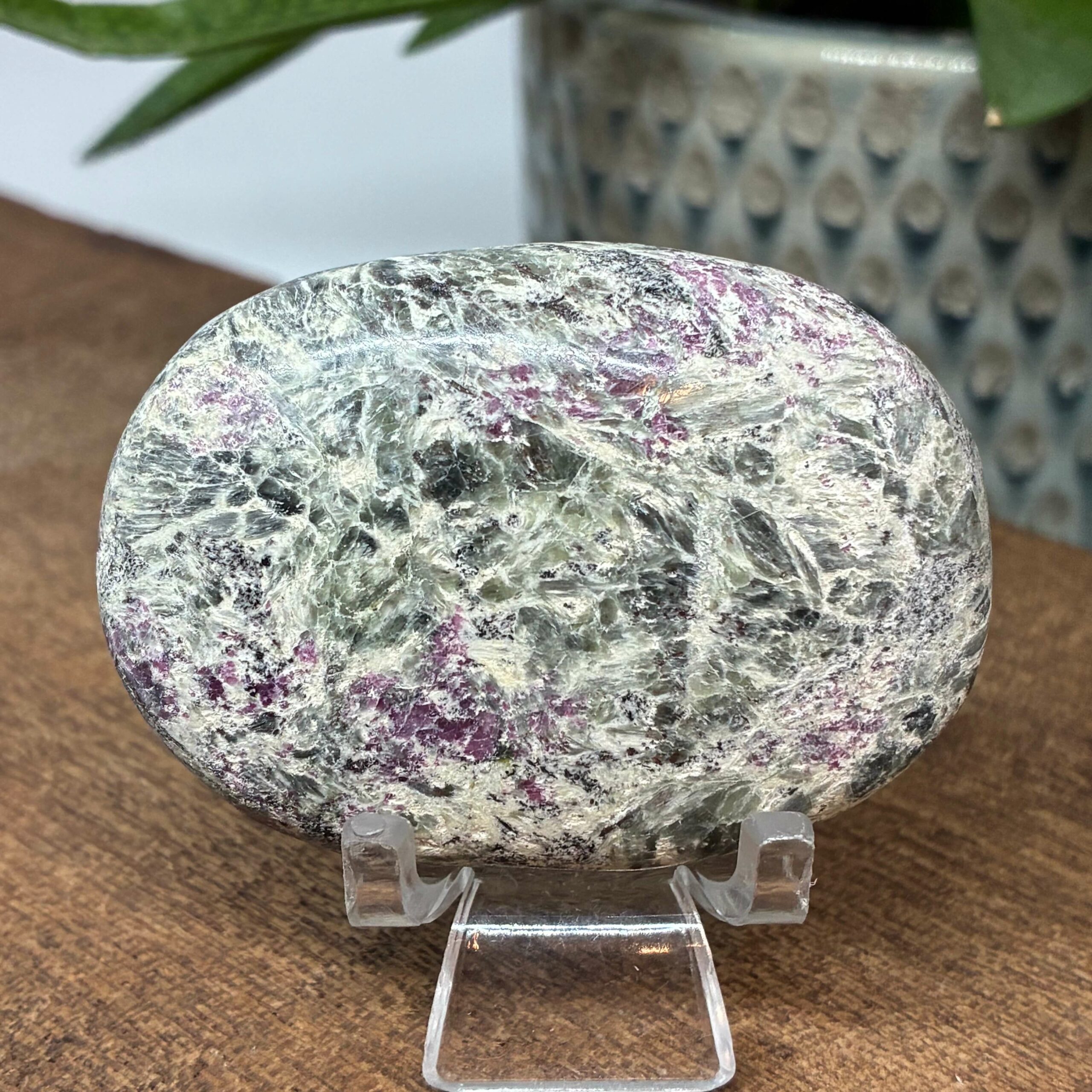 Rubin og Grøn Turmalin i Matrix Palmstone