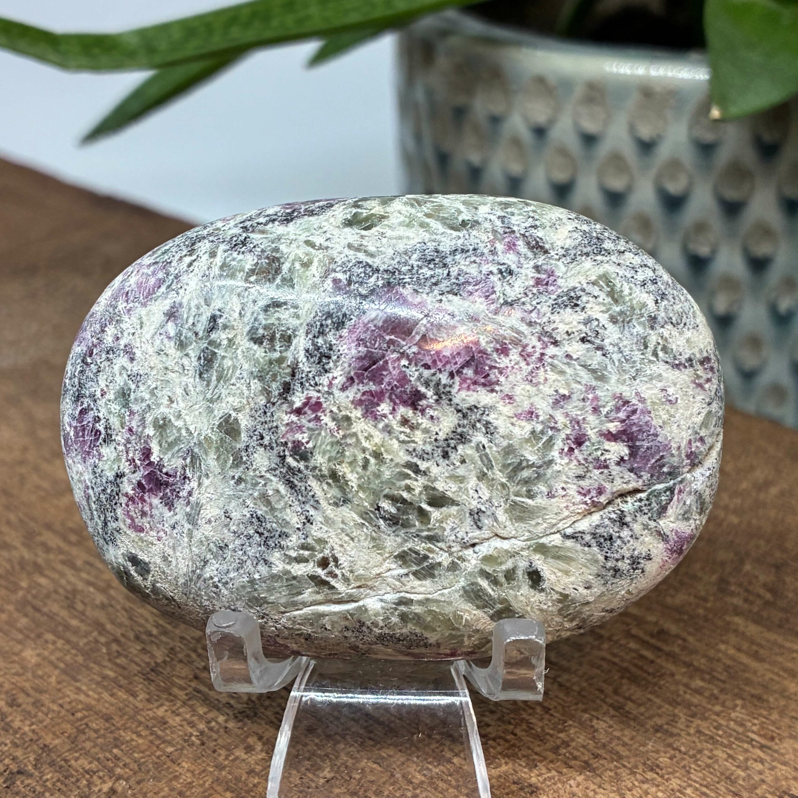 Rubin og Grøn Turmalin i Matrix Palmstone