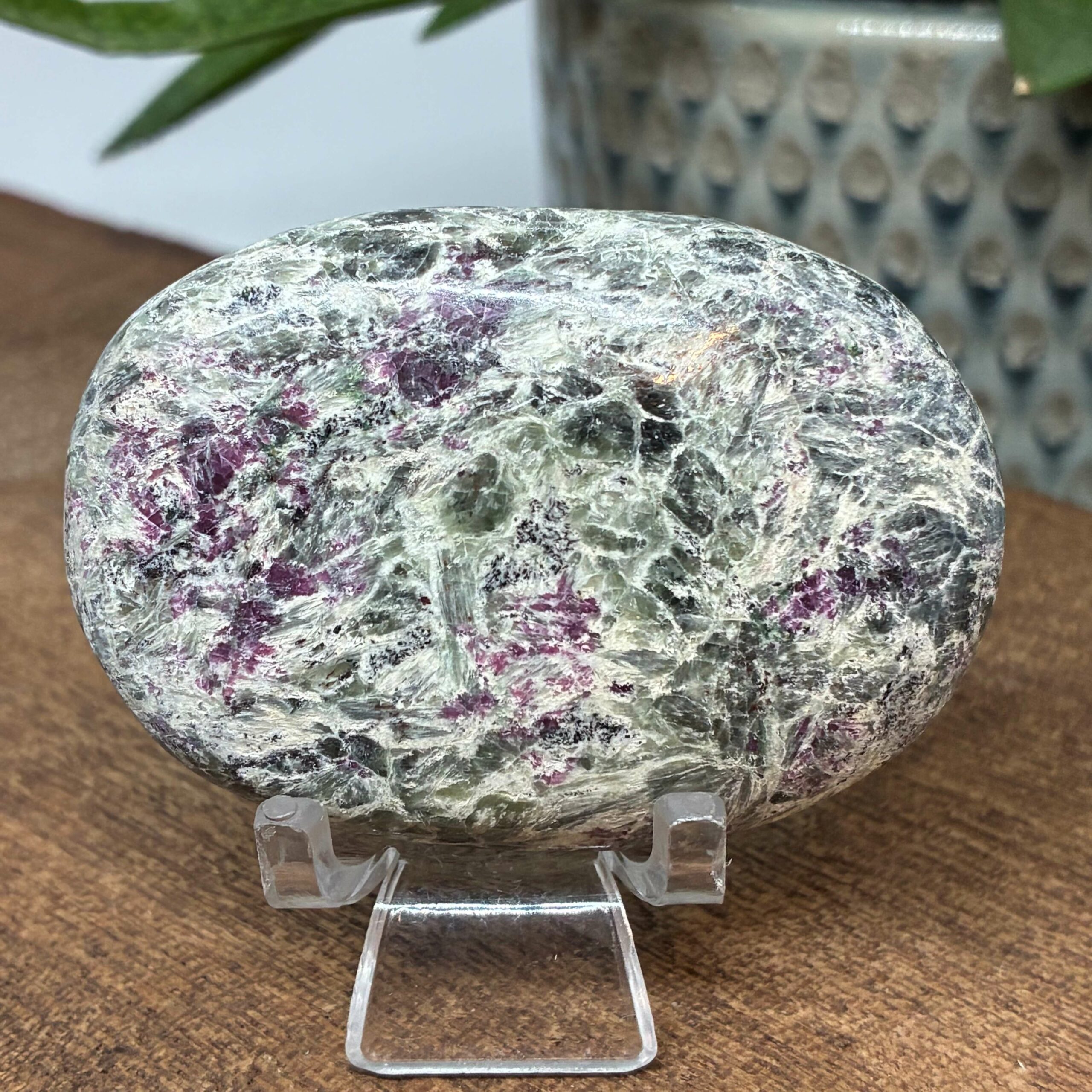 Rubin og Grøn Turmalin i Matrix Palmstone