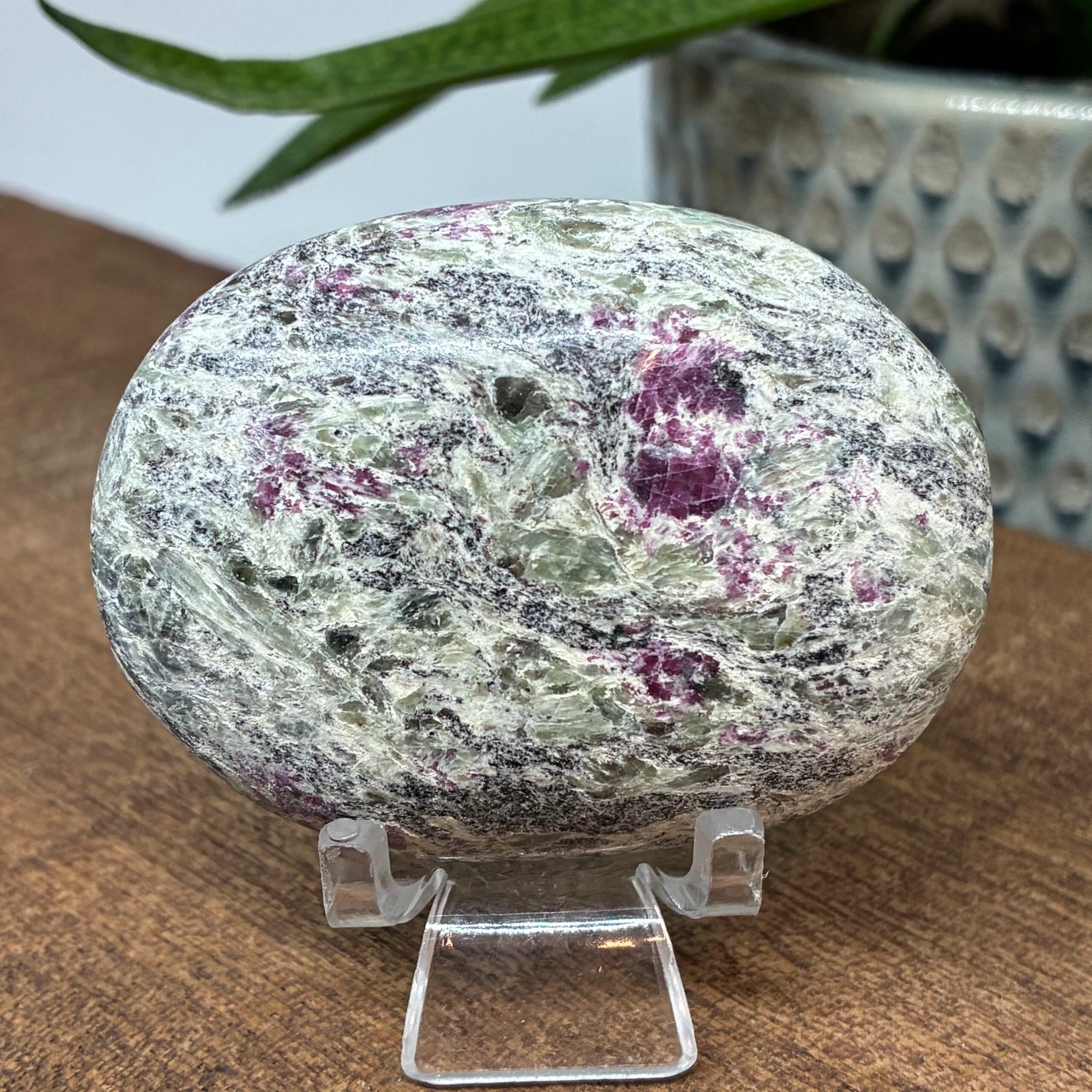 Rubin og Grøn Turmalin i Matrix Palmstone