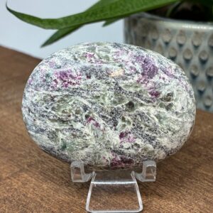 Rubin og Grøn Turmalin i Matrix Palmstone