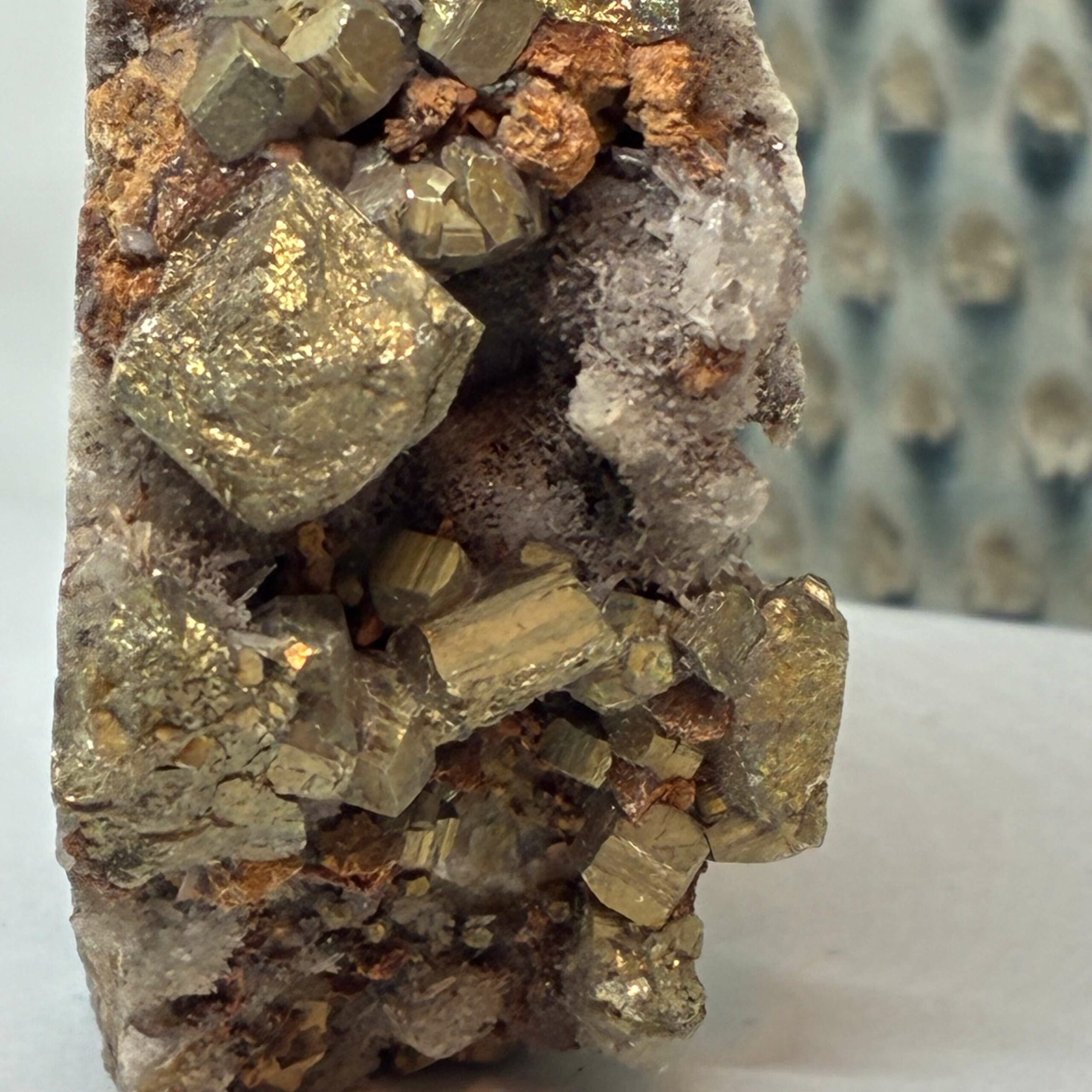 Kubisk Pyrit på Matrix