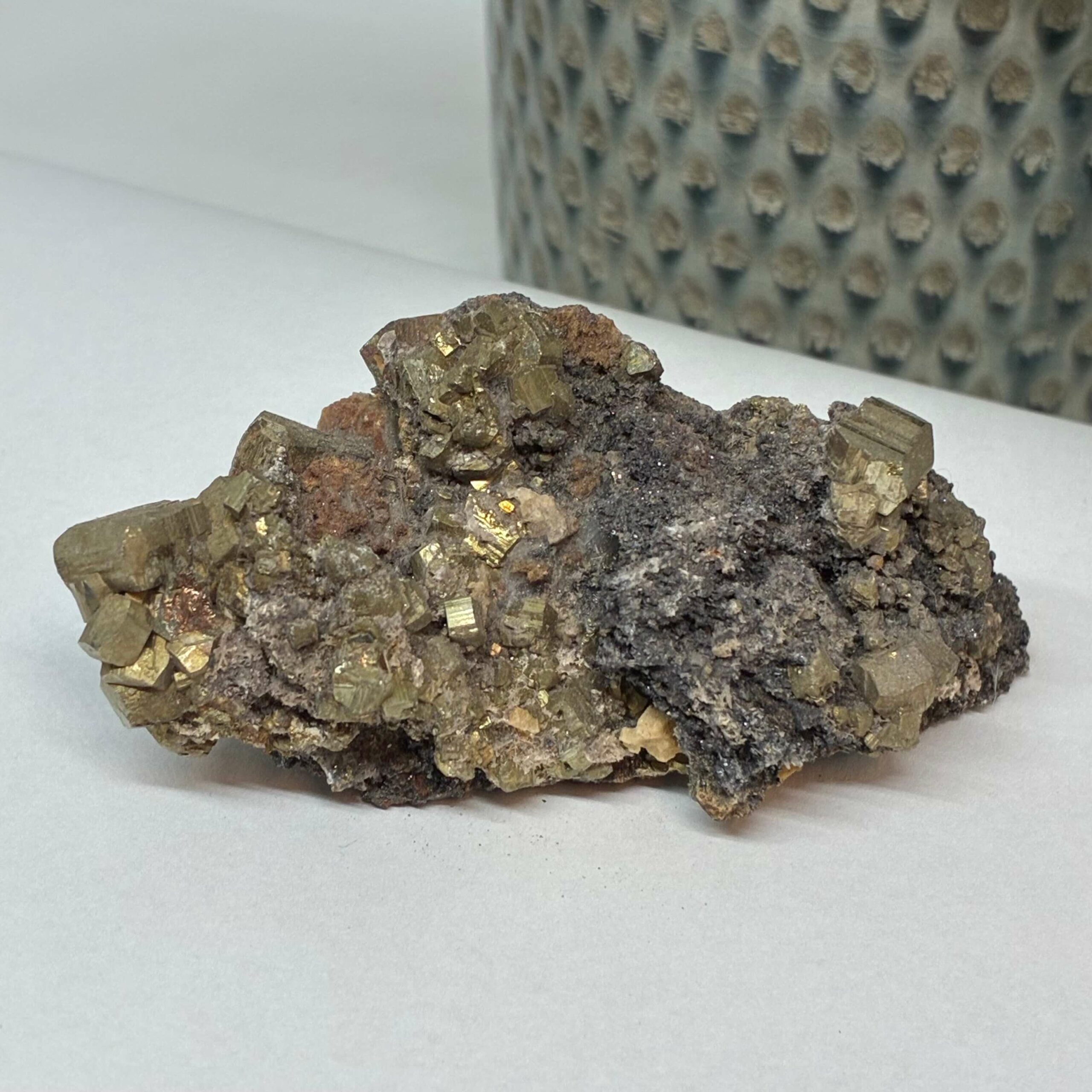 Kubisk Pyrit på Matrix