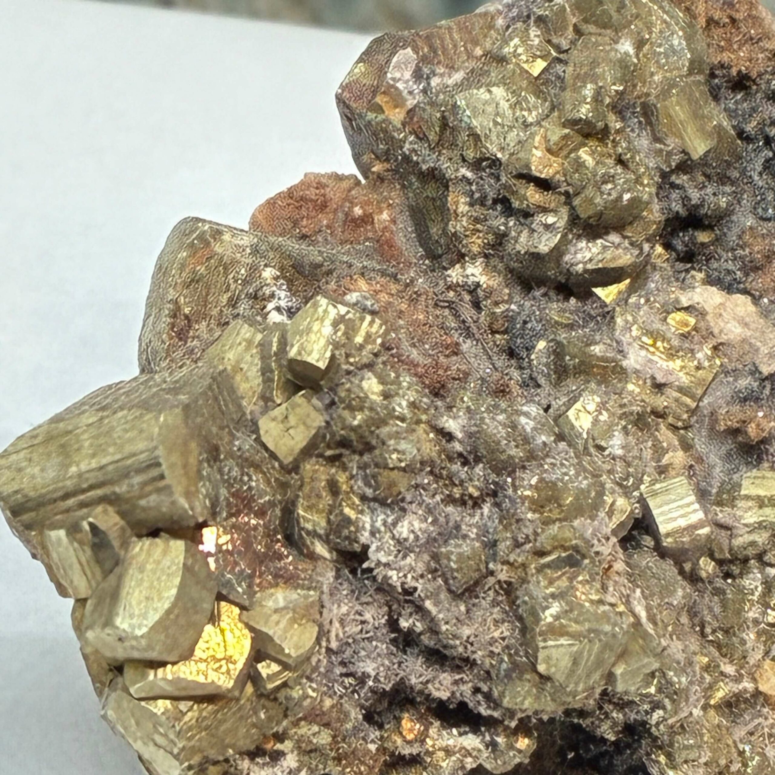 Kubisk Pyrit på Matrix