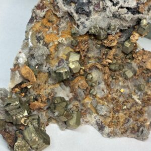 Kubisk Pyrit på Matrix