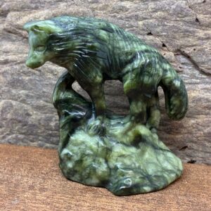 Ulv på Klippestykke Grøn Jade